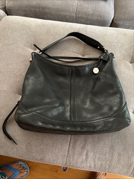 Banana Republic Handbags - Banana Republic Black Pebbled Leather Shoulder Bag